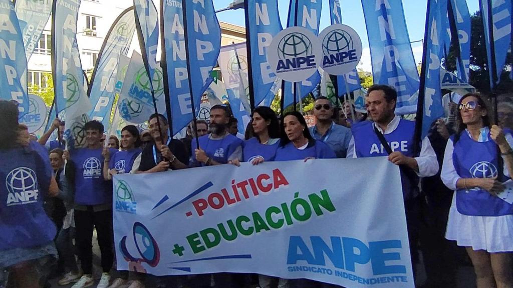 Protesta de ANPE frente al Congreso de los Diputados.