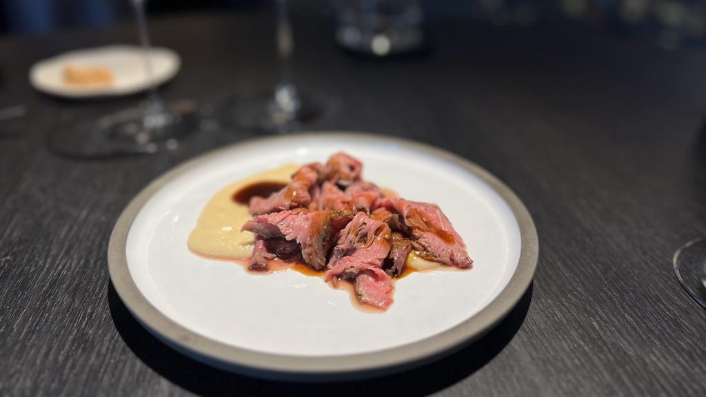 El pastrami casero de Chispa Bistró