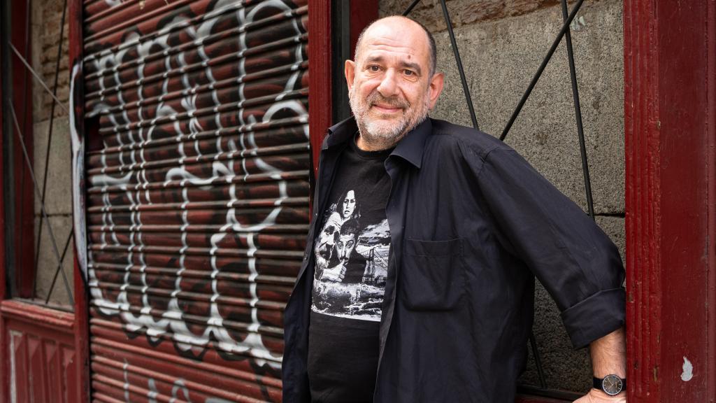 El actor Karra Elejalde posa en una céntrica calle madrileña