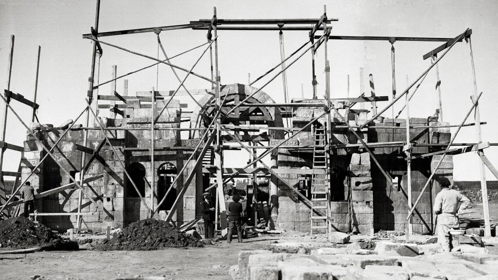 Desmonte piedra a piedra de la iglesia de San Pedro de la Nave
