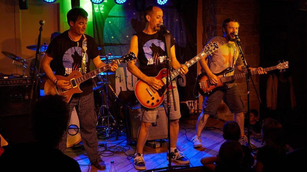 Aullidos en su concierto benéfico en La Cueva del Jazz de Zamora