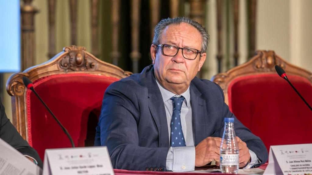 Castilla-La Mancha apurará al máximo el margen para subir los sueldos a los funcionarios