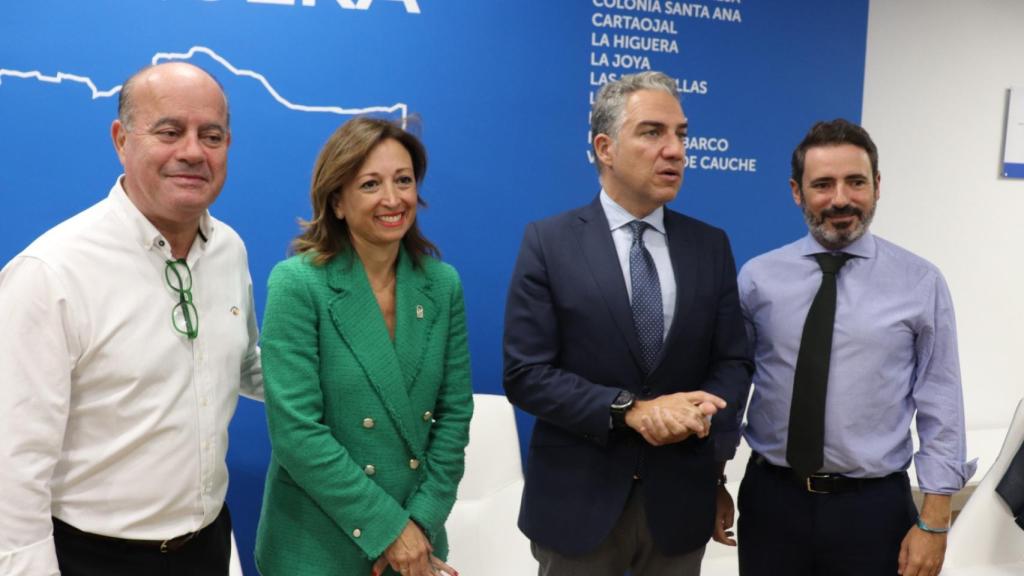 Manuel Barón, Patricia Navarro, Elías Bendodo y José Ramón Carmona, este jueves, en un acto del PP en Antequera.