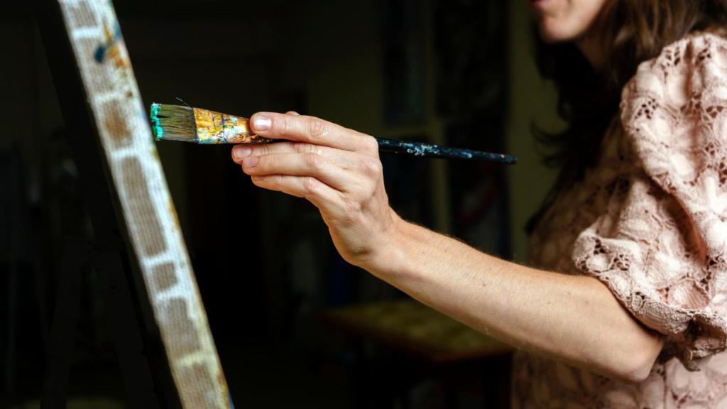 Las mujeres son mayoría en las profesiones artísticas y culturales en Galicia