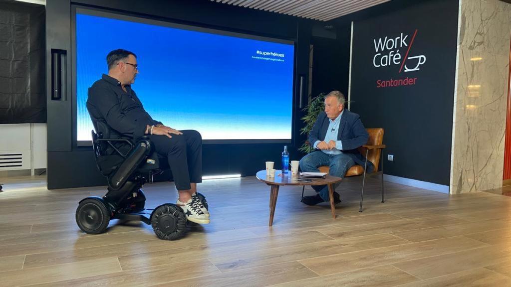 Alberto Amil durante la charla en el Work Café