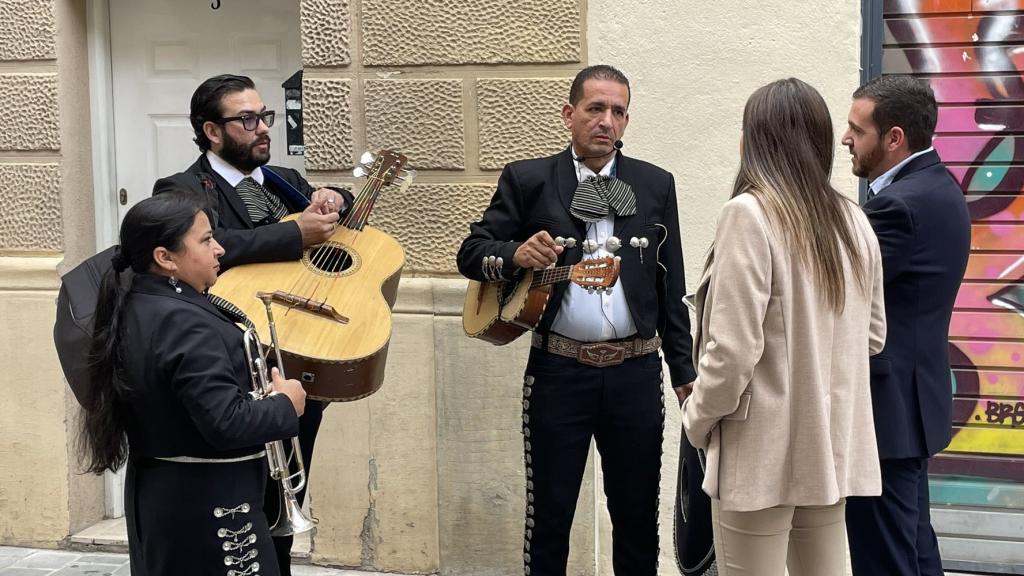 Los mariachis en una de las imágenes compartidas en las redes sociales.
