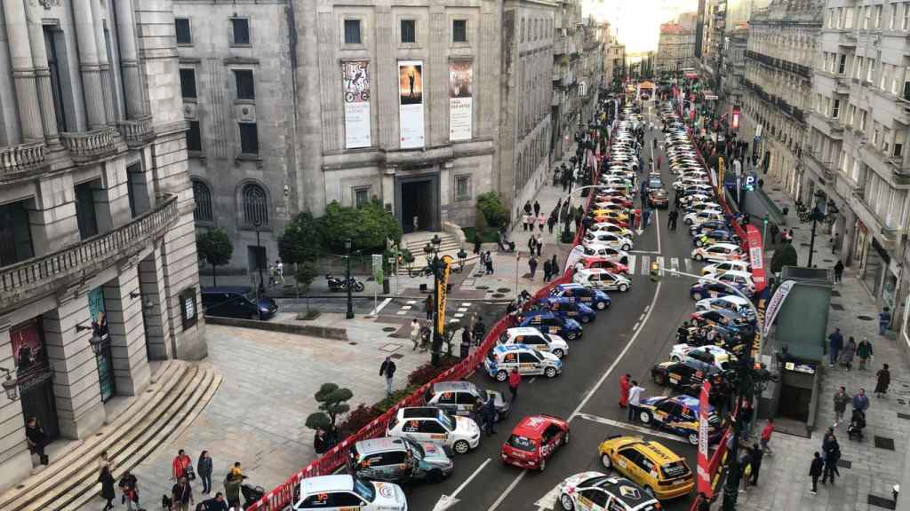 Ceremonia inaugural del Rallye Recalvi Rías Baixas en Vigo en una edición anterior.