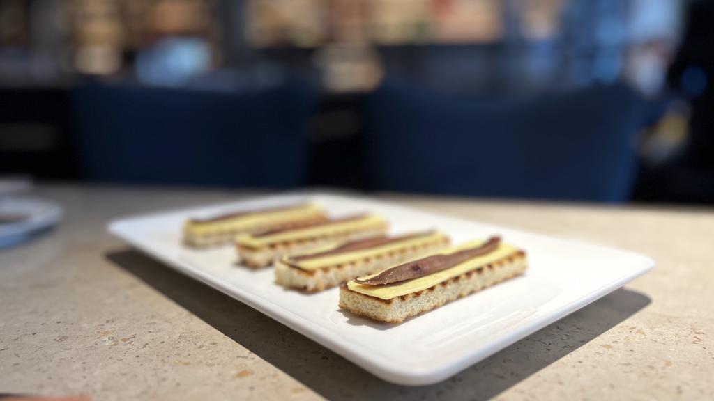 Anchoas con mantequilla ahumada