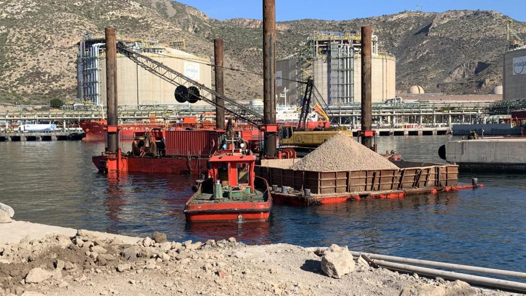 Plataforma de gas natural licuado (GNL) del Puerto de Cartagena.