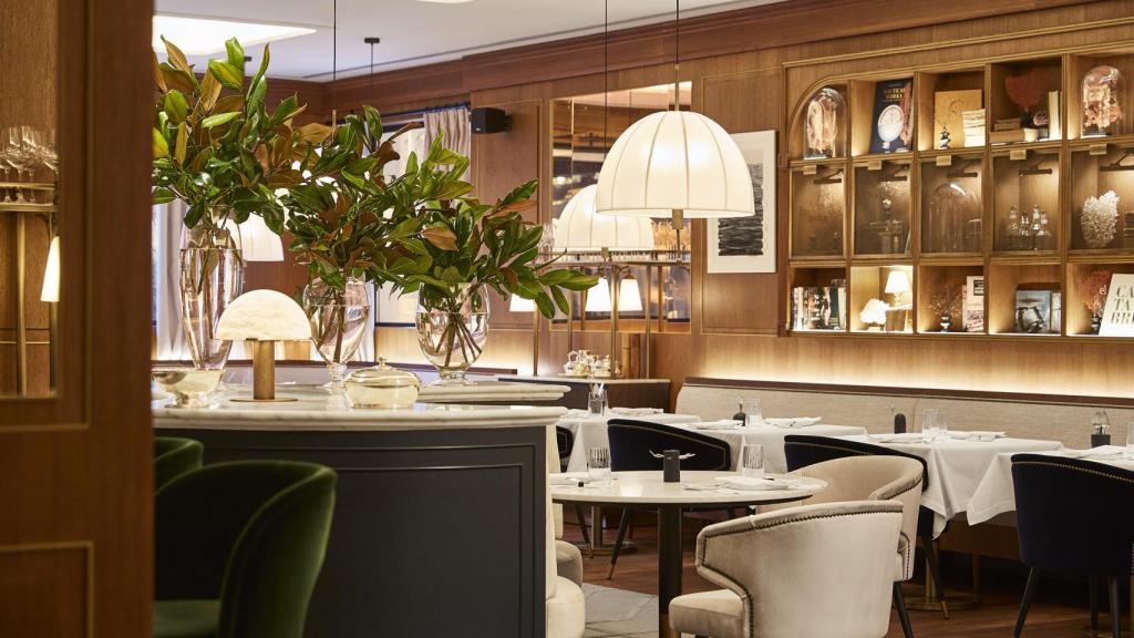 Interior restaurante 'Amos' del Rosewood Villa Magnaa.
