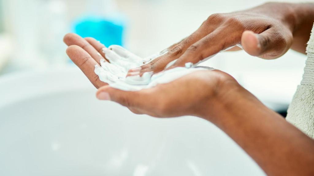 Los trucos de limpieza con espuma de afeitar que seguro no conocías.