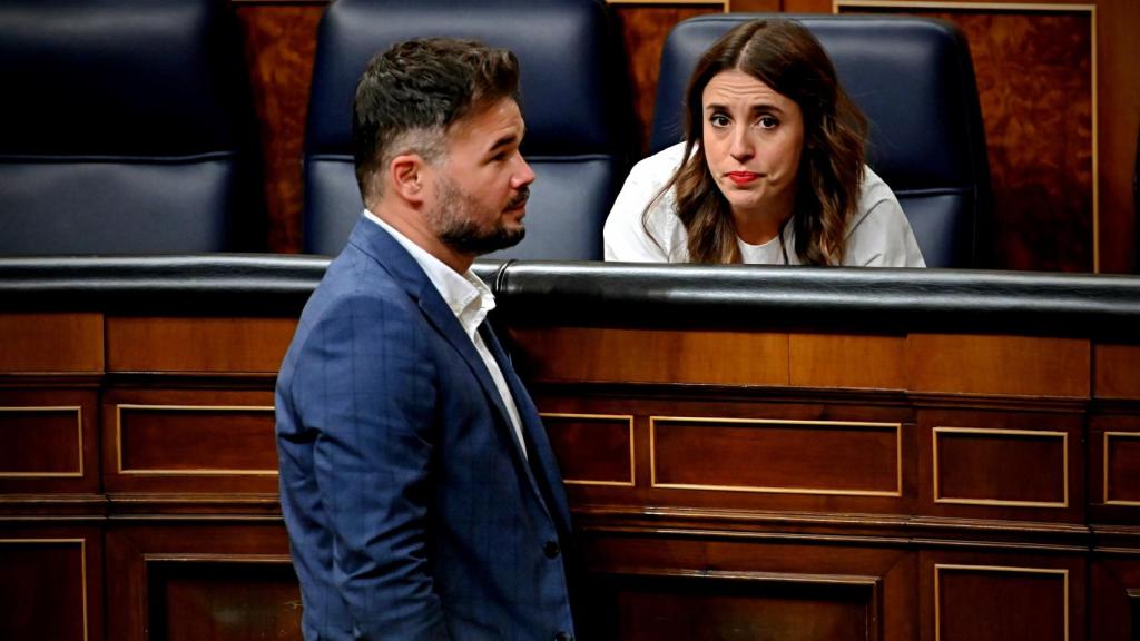 La ministra de Igualdad, Irene Montero, y el portavoz de ERC en el Congreso, Gabriel Rufián.