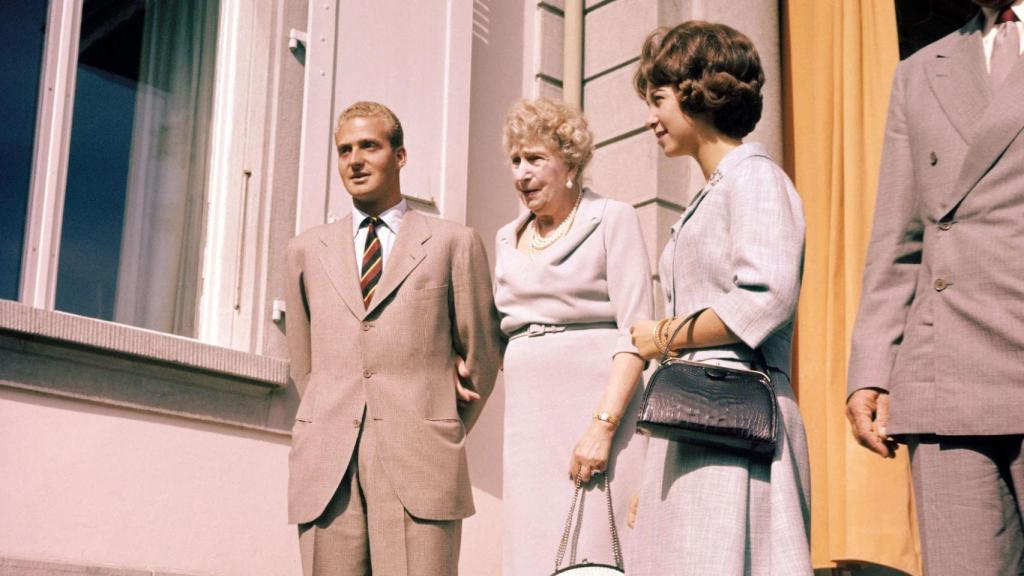 La reina Victoria Eugenia con los reyes eméritos Juan Carlos y Sofía.