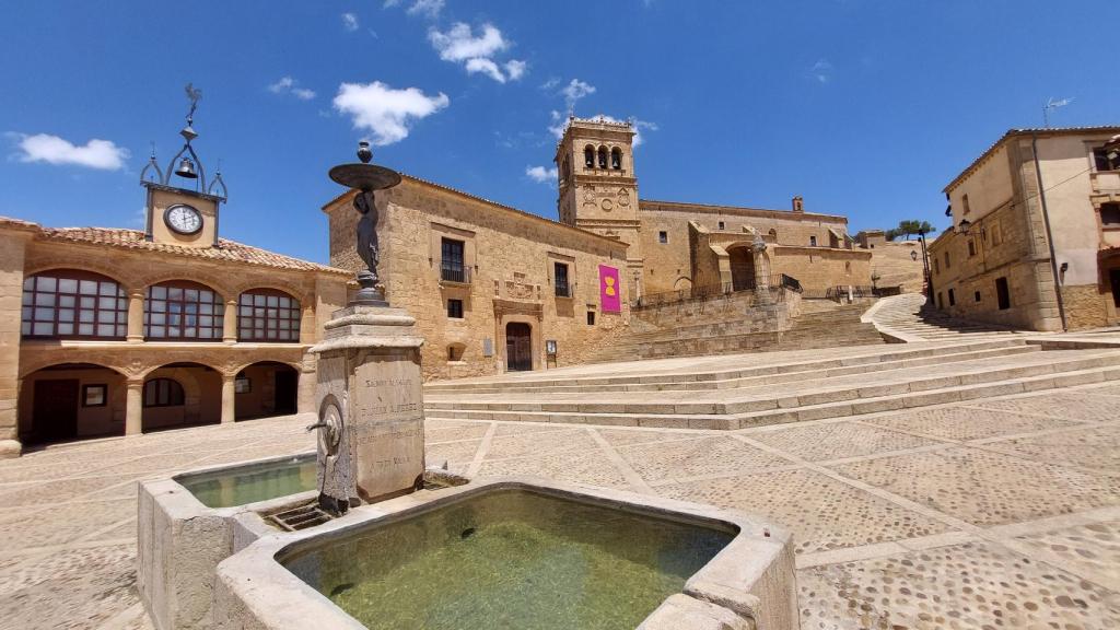 Conjunto monumental de la Plaza Mayor de Morón de Almazán.