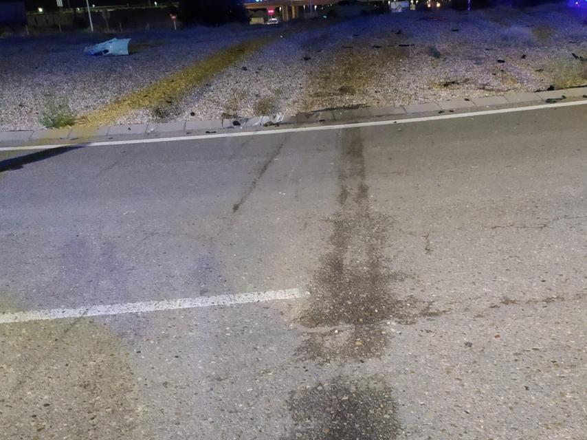 El derrape del coche tras el accidente en la VA-30, en Valladolid