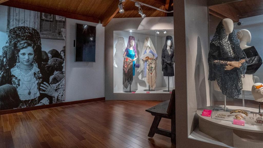 Algunas de las mantillas que se exhiben en la muestra.