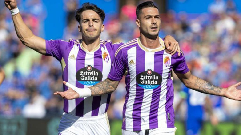 Álvaro Aguado y Sergio León celebran uno de los tantos