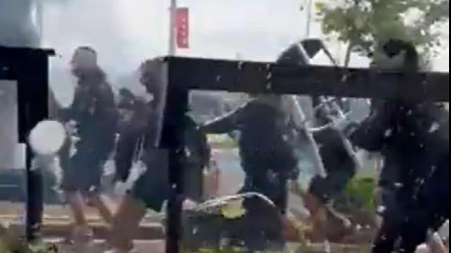 Captura de la batalla campal entre radicales del Racing de Santander y del Málaga