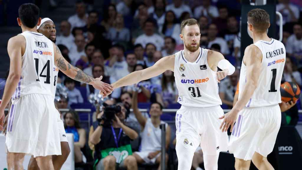Dzanan Musa celebra con sus compañeros en el WiZink Center