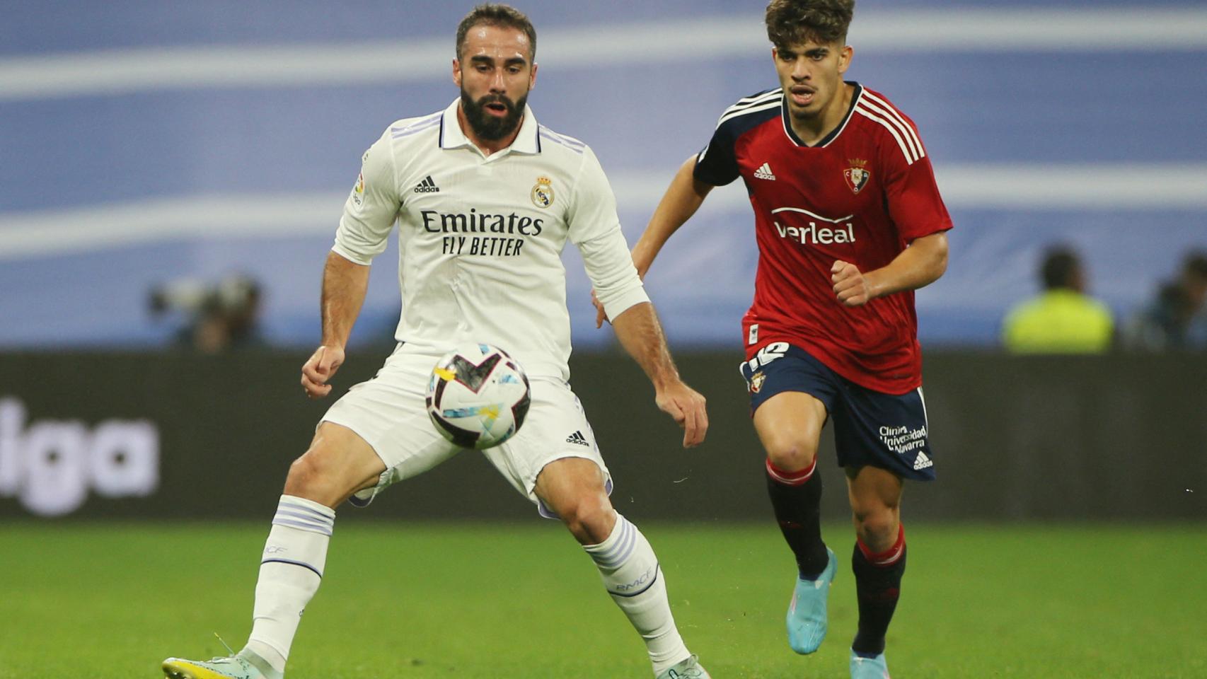 Carvajal protege un balón en el partido ante Osasuna