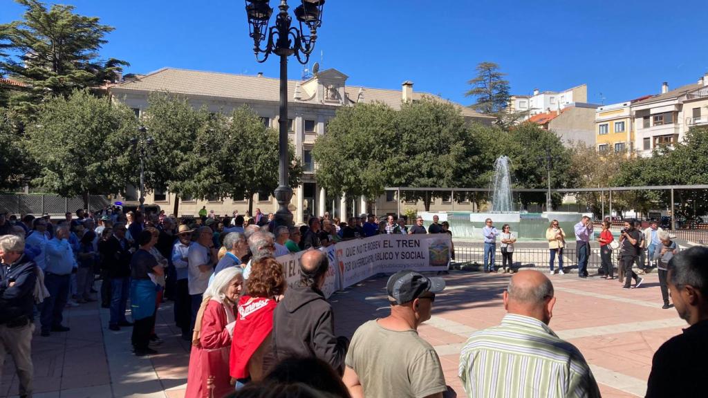 Un momento de la concentración de este domingo. Fotografía de PCE Cuenca.