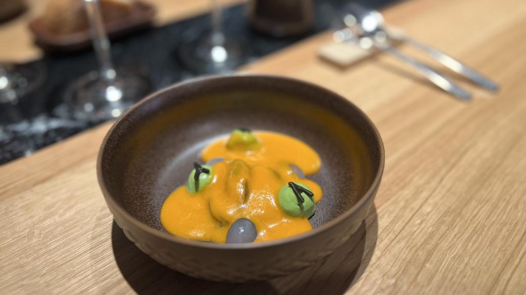 Sopa de tomate con mejillones