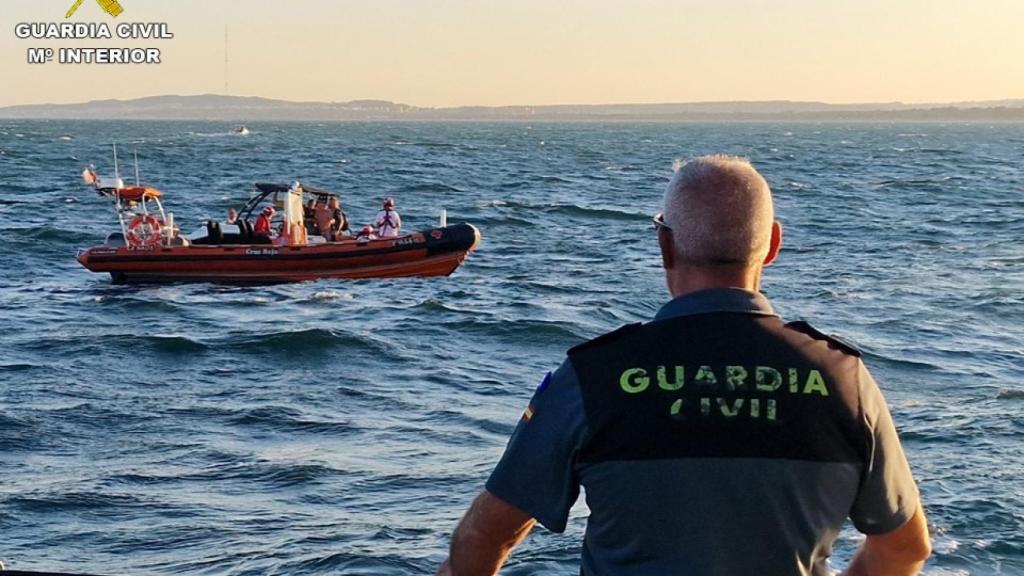 La embarcación a la deriva.