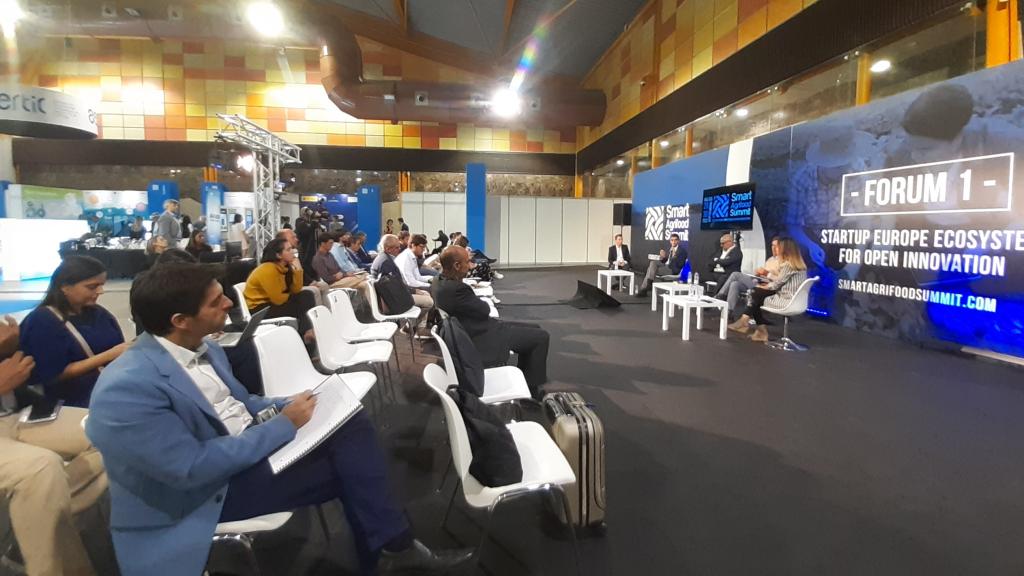 Numeroso público atiende la mesa 'El Sector primario y la Economía circular para un mundo hiperpoblado', el pasado 29 de septiembre en Smart Agrifood Summit 2022 (Málaga).