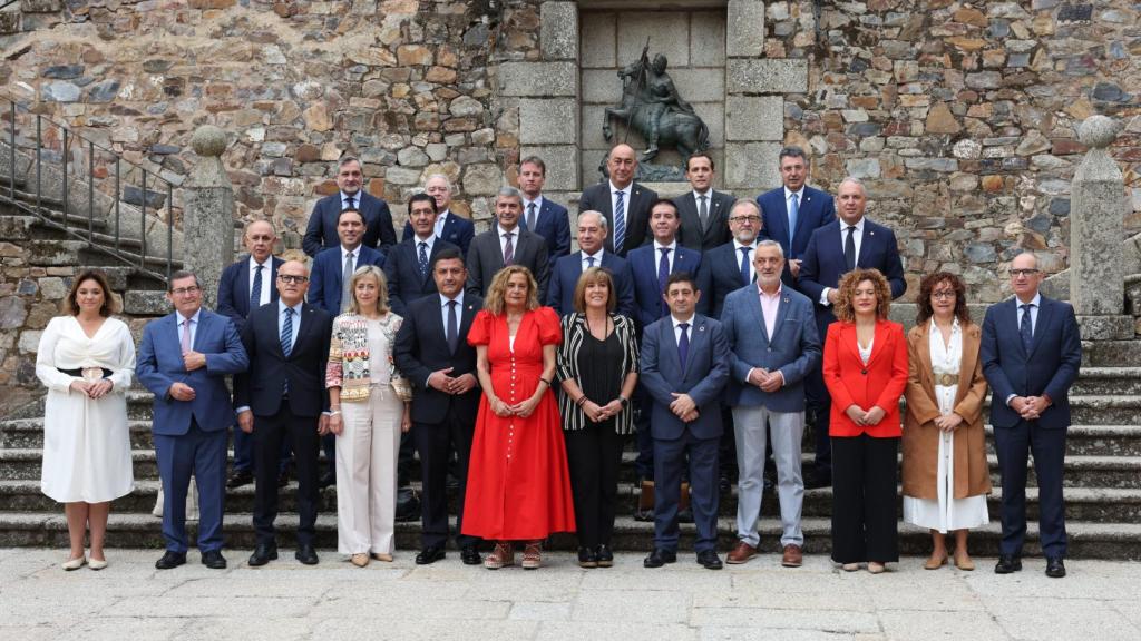 El presidente de la Diputación de Salamanca, Javier Iglesias, ha acudido a Cáceres a un acto de la FEMP.