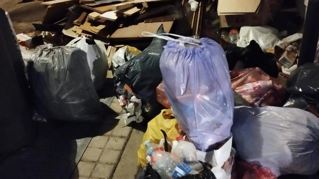 Basura tirada por Benavente