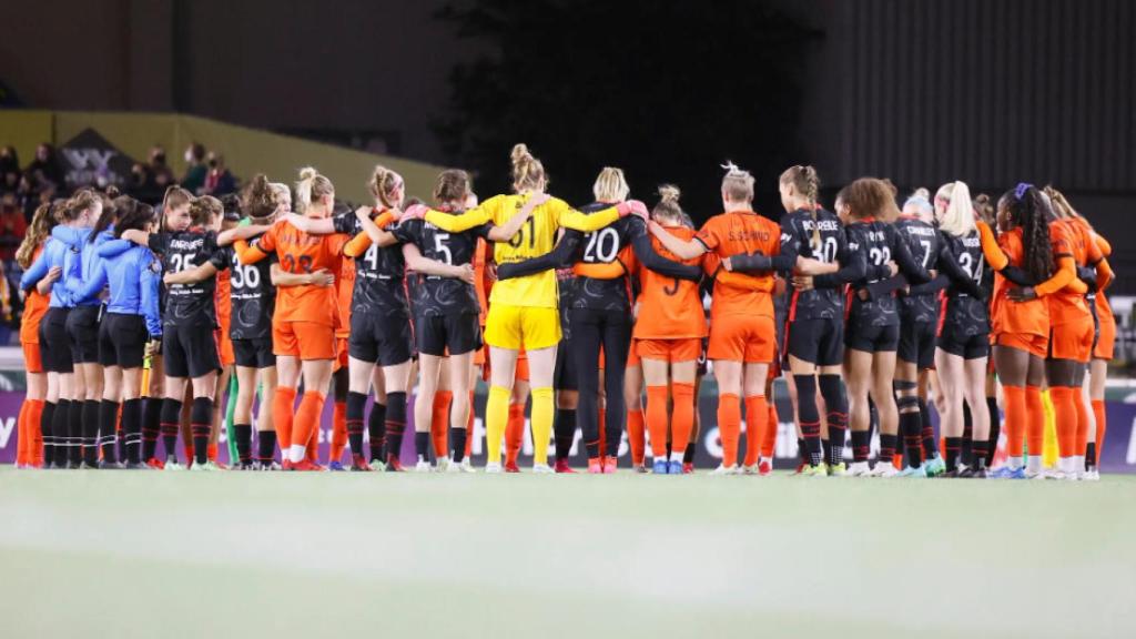 Futbolistas de Portland Thorns y Houston Dash detuvieron su partido de la NWSL para honrar a los supervivientes de abuso sexual