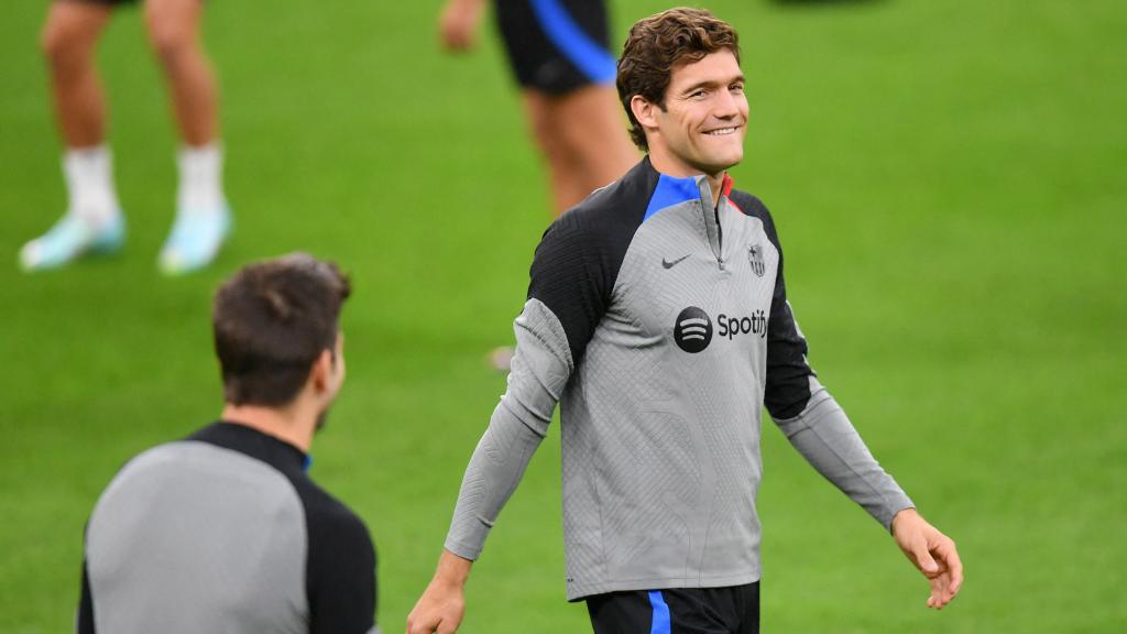 Marcos Alonso, durante un entrenamiento del FC Barcelona