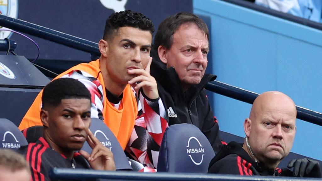 Cristiano Ronaldo, en el banquillo del Manchester United.