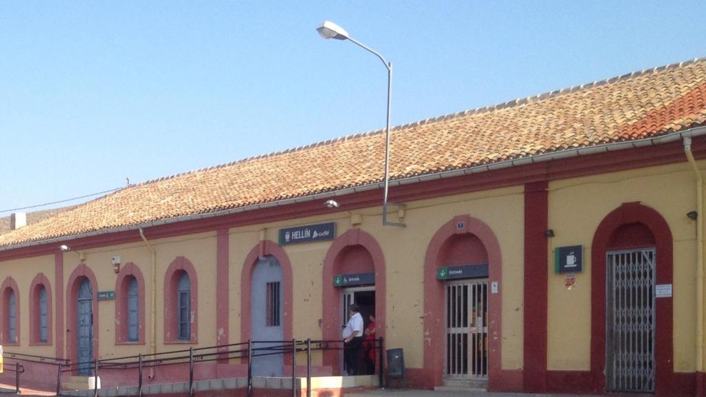 Cercanías o media distancia, opciones desde Hellín a la eliminación del tren convencial