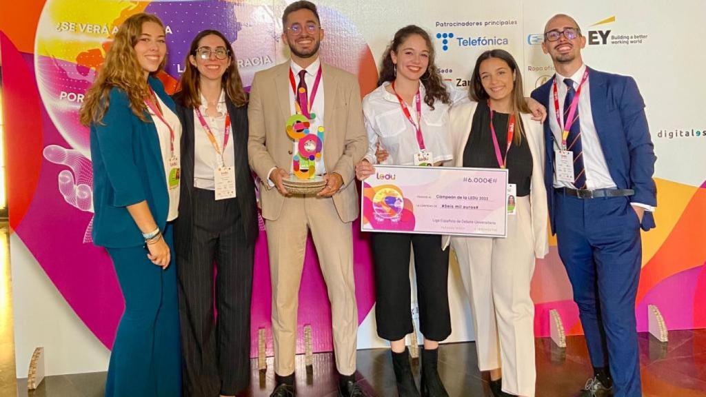 El equipo de Aduma campeón de España de debate.