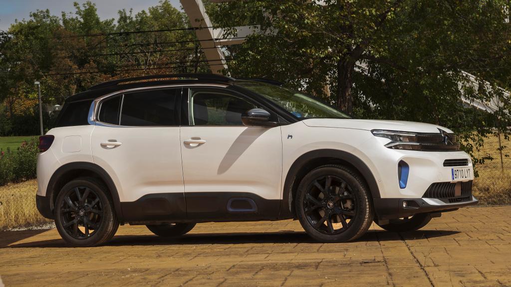 El maletero tiene una capacidad de hasta 720 litros en la versión térmica y hasta 600 litros en el híbrido enchufable.