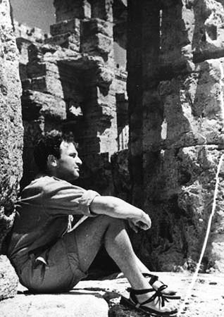 Molezún de viaje en su moto Lambretta. Imagen vía laperchadelarquitecto