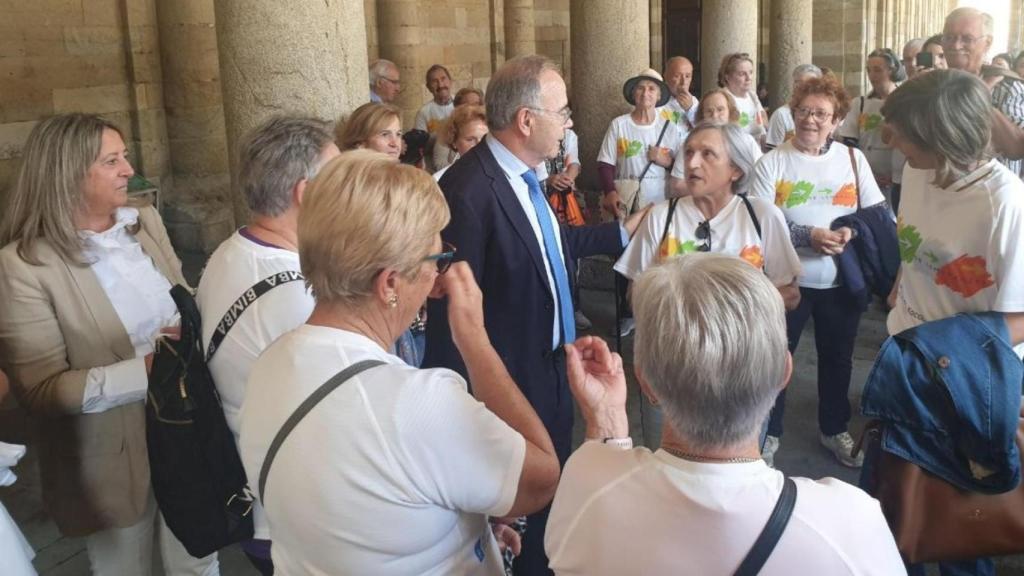 Recepción de miembros de Agadea en el Obradoiro