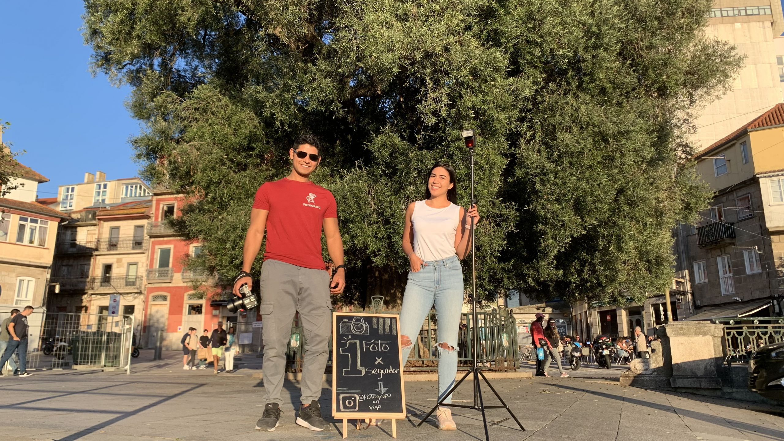 El fotógrafo Cristian Chávez y su cuñada Catherine.