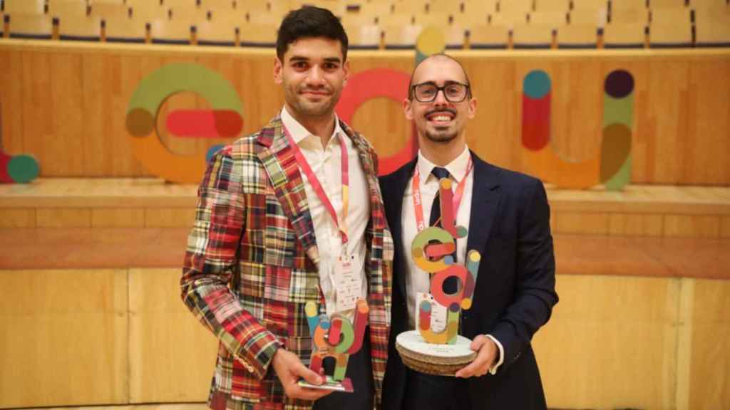 Guillermo Fernández, mejor orador universitario, y Jesús Henares, integrante del equipo de la Universidad de Málaga.