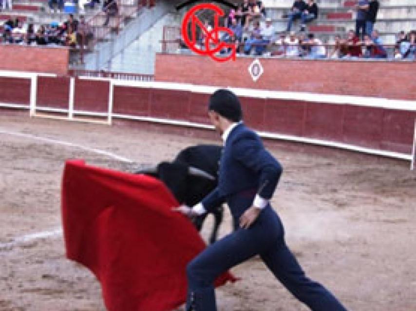 Juan Sagarra iniciando el trasteo