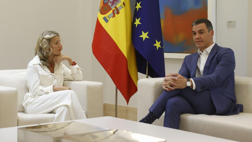 El presidente del Gobierno, Pedro Sánchez, y la vicepresidenta segunda, Yolanda Díaz, este martes en Moncloa.