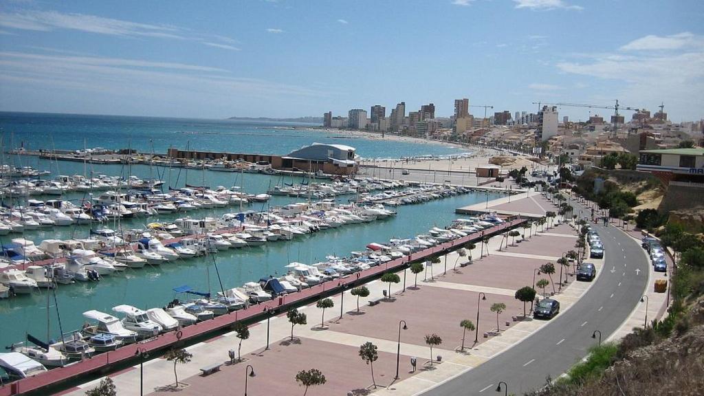 1024px-Puerto_de_Campello