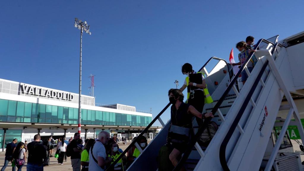 Imagen de un vuelo en el Aeropuerto de Villanubla, este verano.