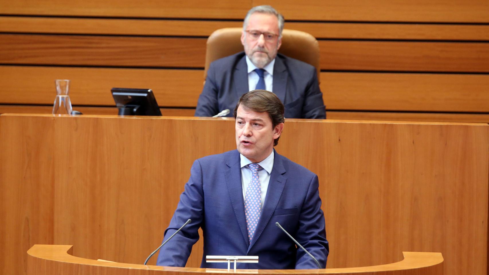 El presidente de la Junta,  Fernández Mañueco, en las Cortes