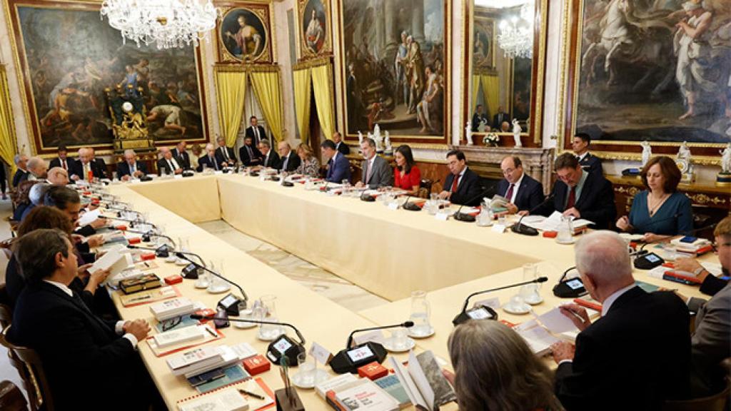 Imagen de la reunión anual del Instituto Cervantes presidida por los Reyes