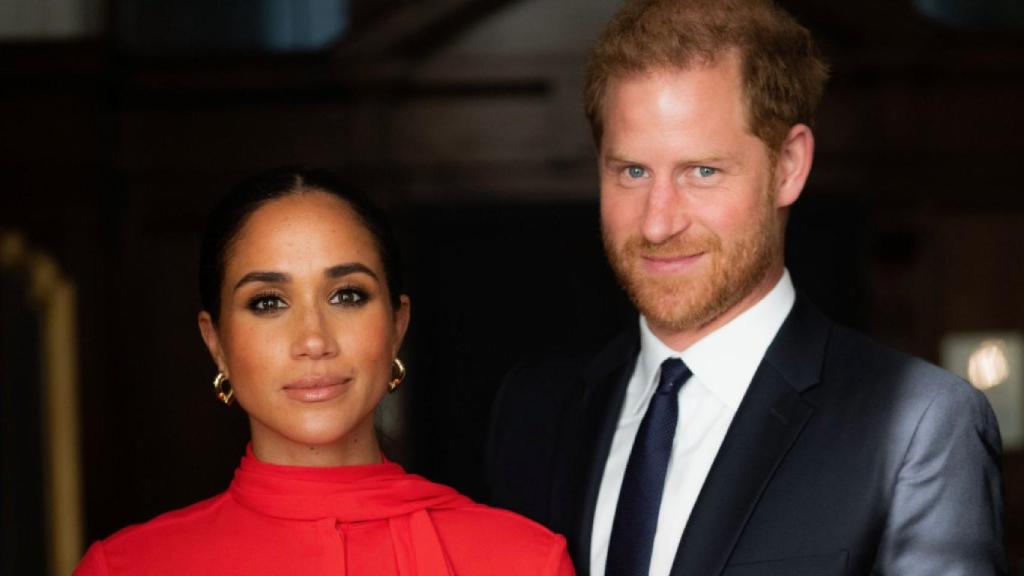 Meghan Markle y el príncipe Harry en su último posado.