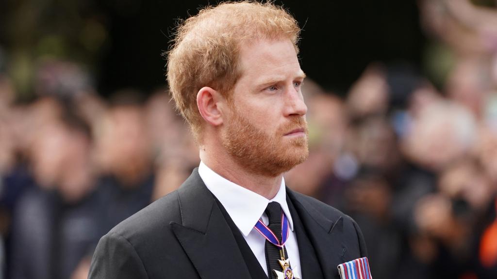 El príncipe Harry en uno de los actos de despedida a la reina Isabel II.