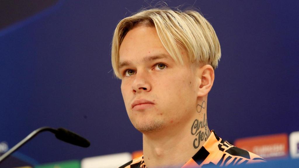 Mykhaylo Mudryk, en rueda de prensa de la Champions League
