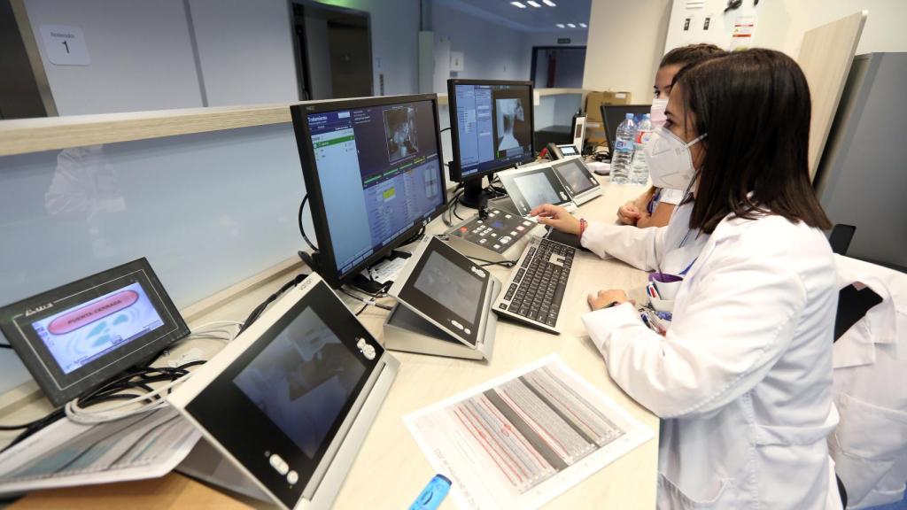 Dos trabajadoras del Hospital Universitario de Toledo.